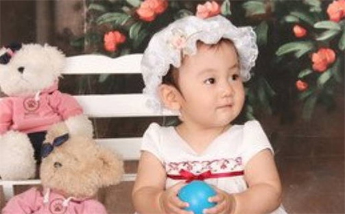 何姓男宝宝名字精选：2026年06月09日生辰八字起名技巧